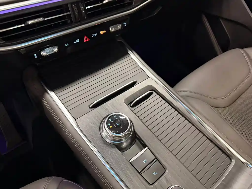 Ford Explorer — миниатюра 7
