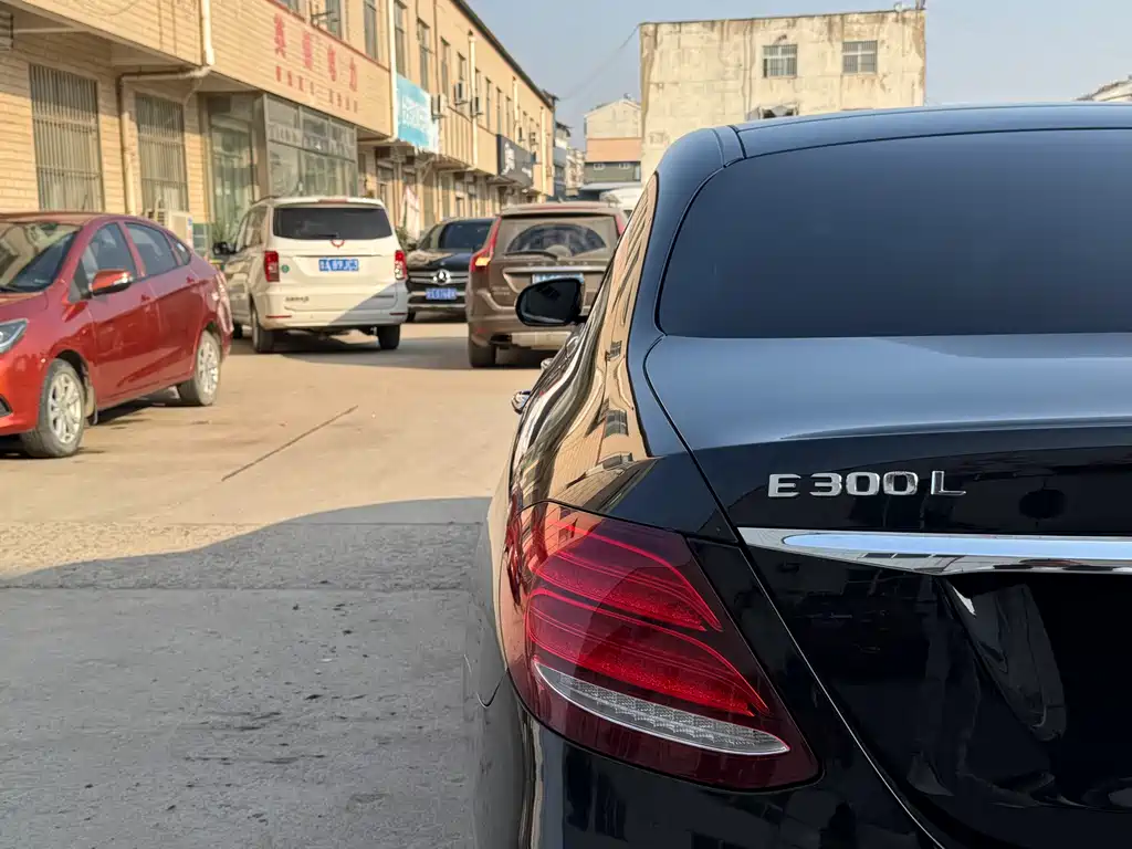 MERCEDES-BENZ E CLASS