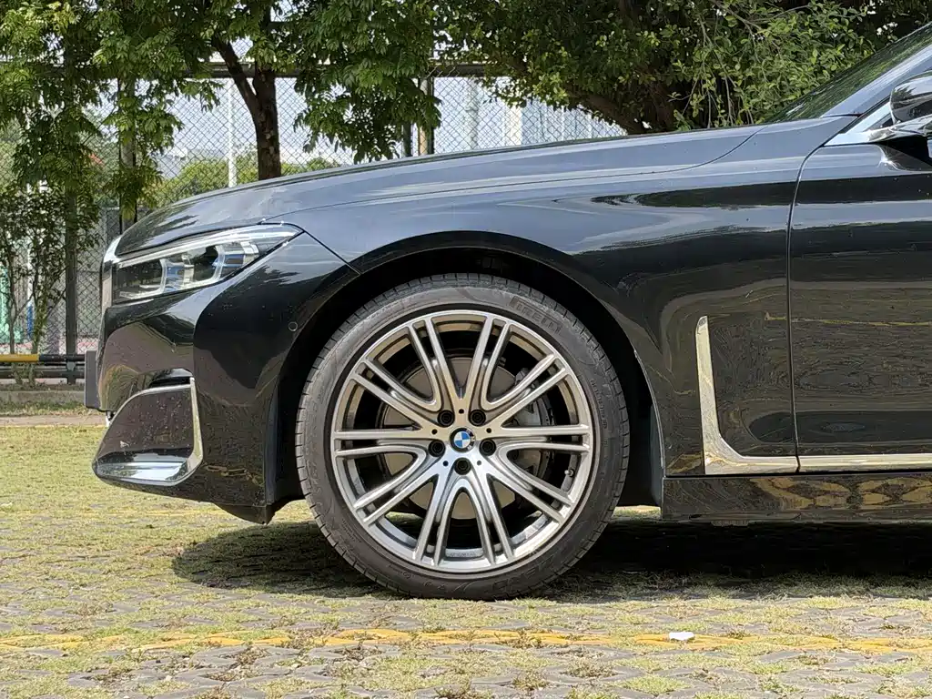BMW 7 Series — миниатюра 16