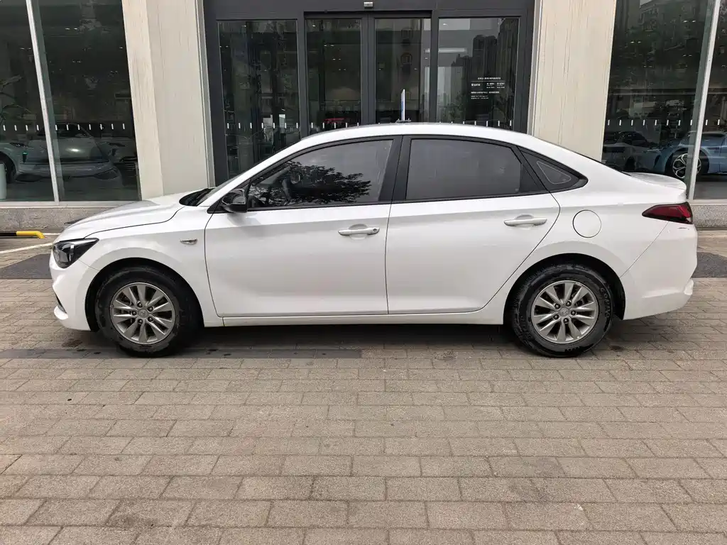 Hyundai Elantra - фото 21