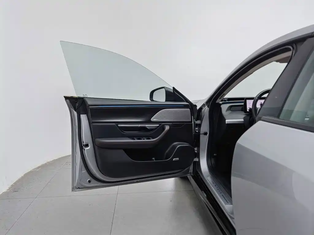 XPeng P7 — миниатюра 8