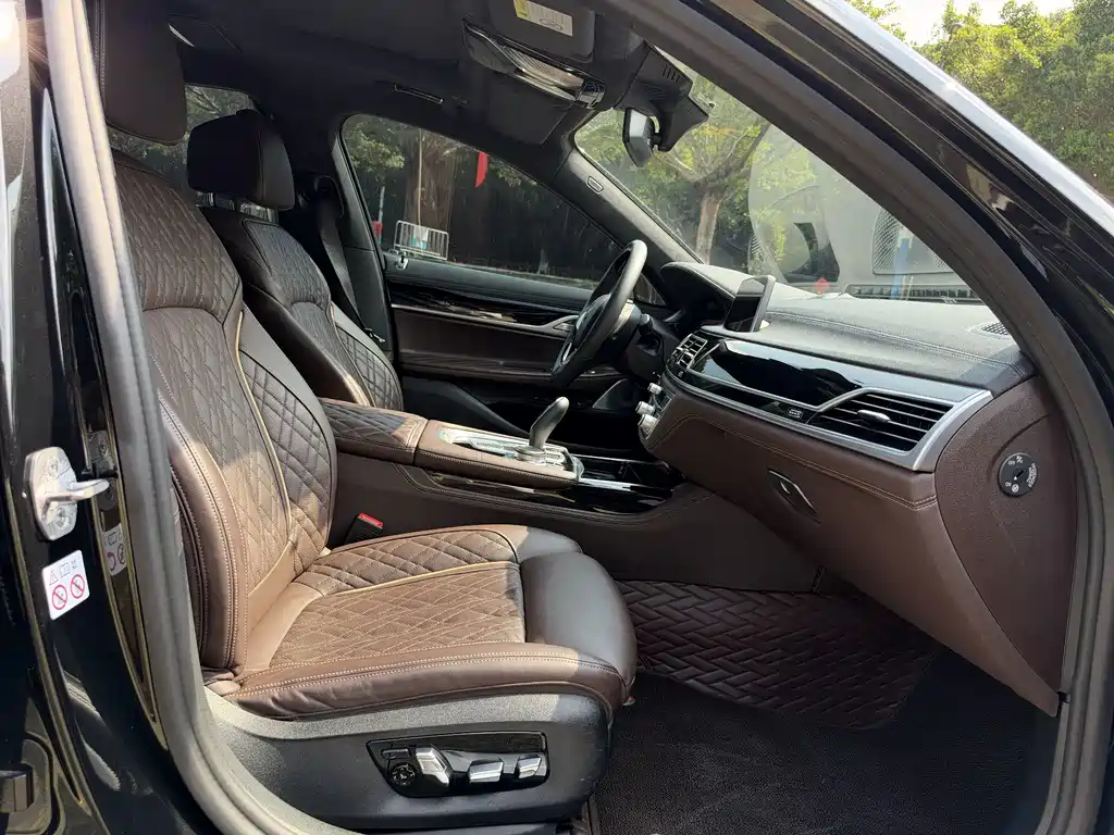 BMW 7 Series — миниатюра 15
