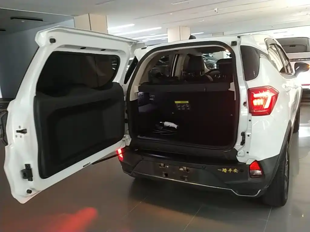 BYD Yuan EV — миниатюра 19