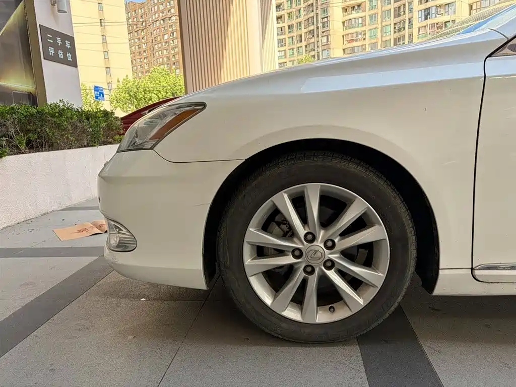 Lexus ES — миниатюра 11