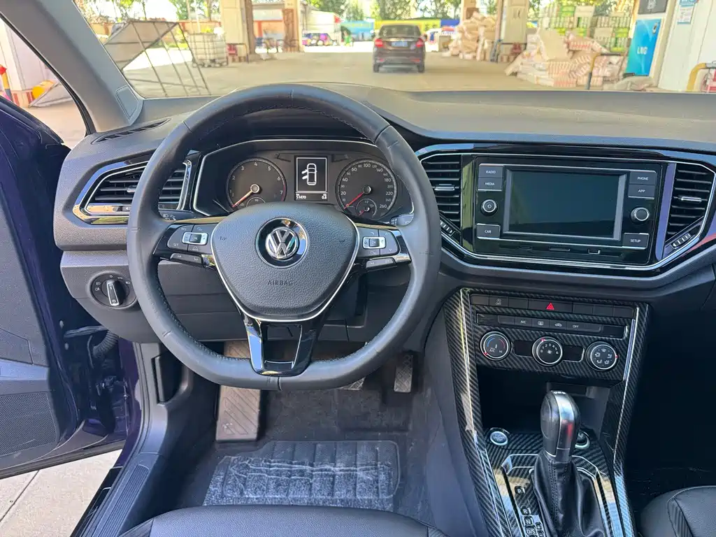 Volkswagen T-Roc — миниатюра 9