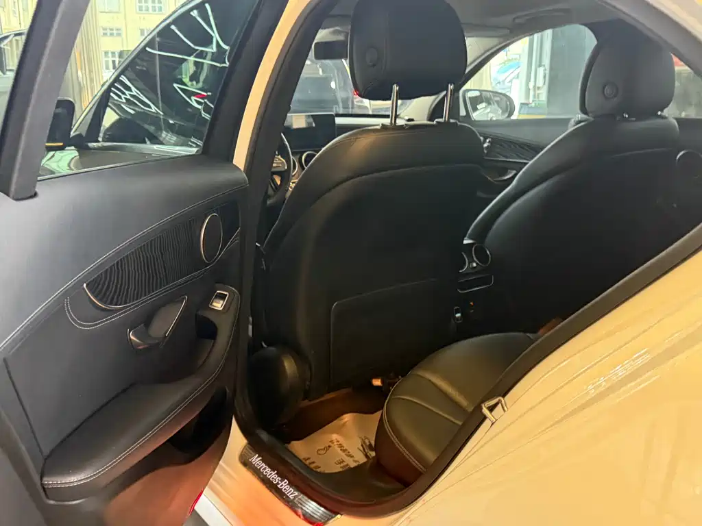 Mercedes-Benz C-Class — миниатюра 6