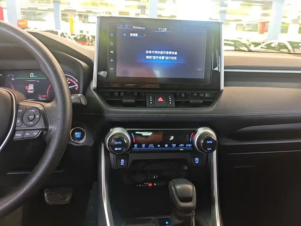 Toyota RAV4 — миниатюра 13