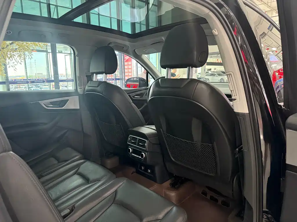 Audi Q7 — миниатюра 9