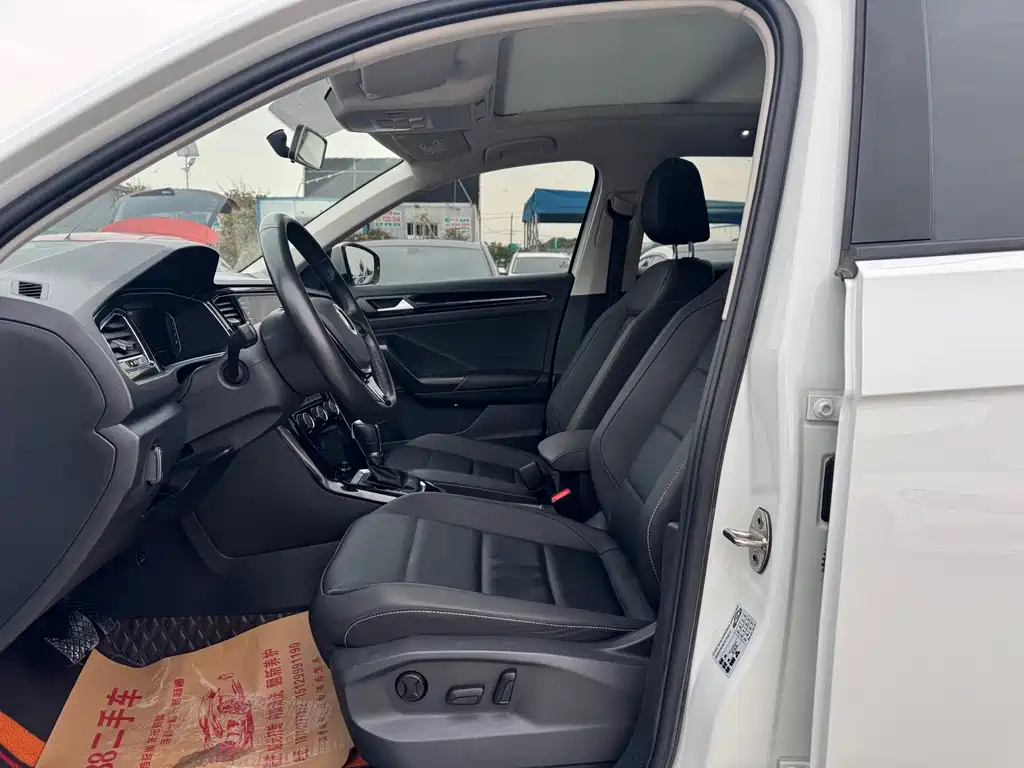 Volkswagen T-Roc — миниатюра 4