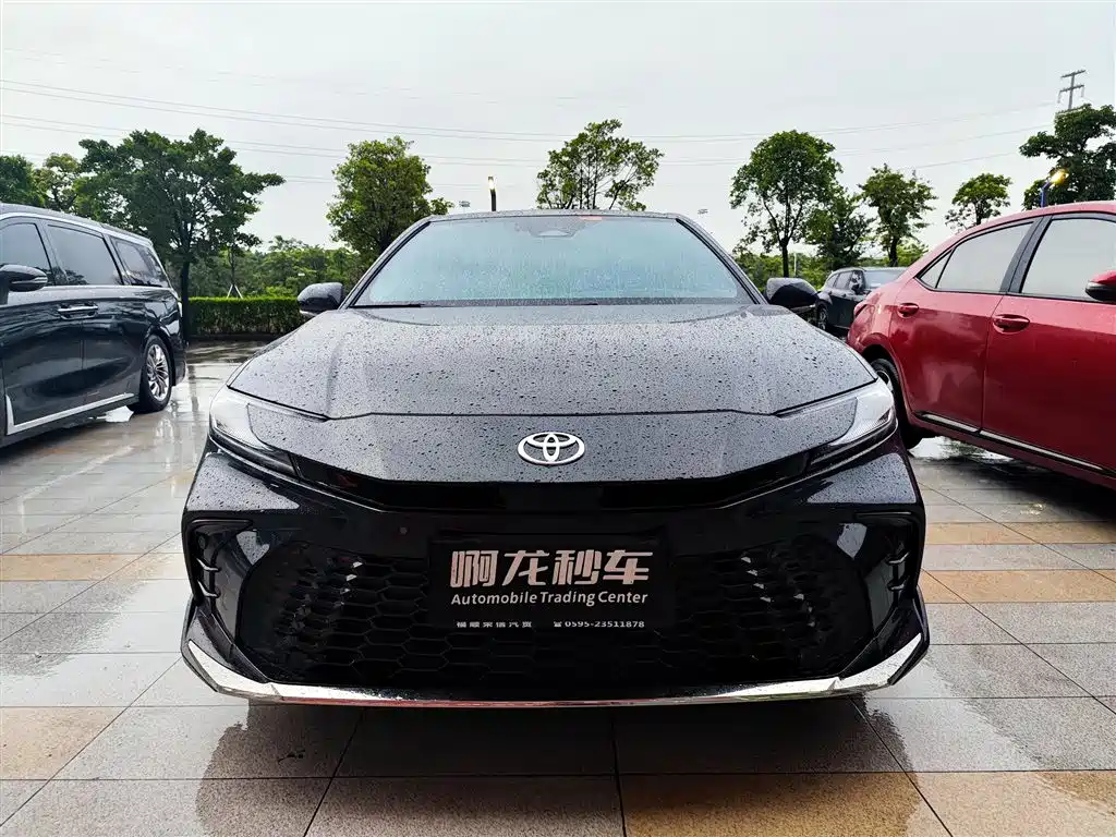 Toyota Camry — миниатюра 2