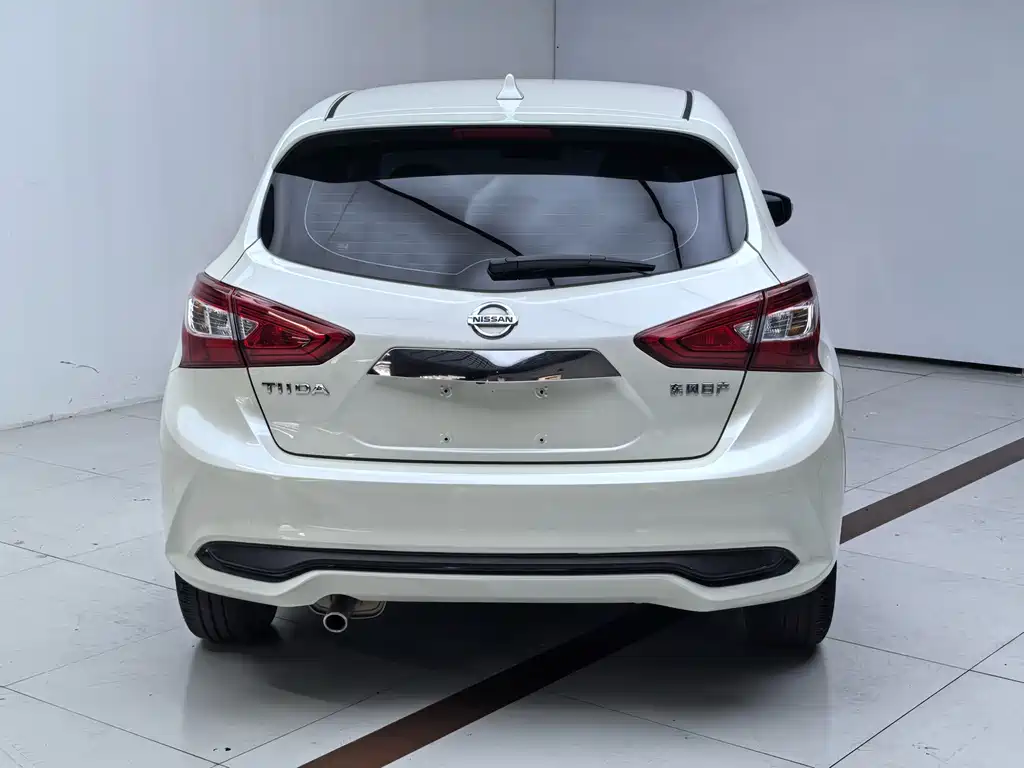 Nissan Tiida — миниатюра 5