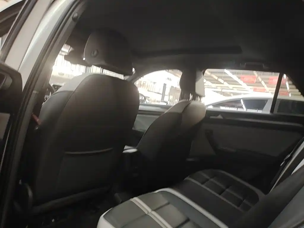 Volkswagen T-Roc — миниатюра 17