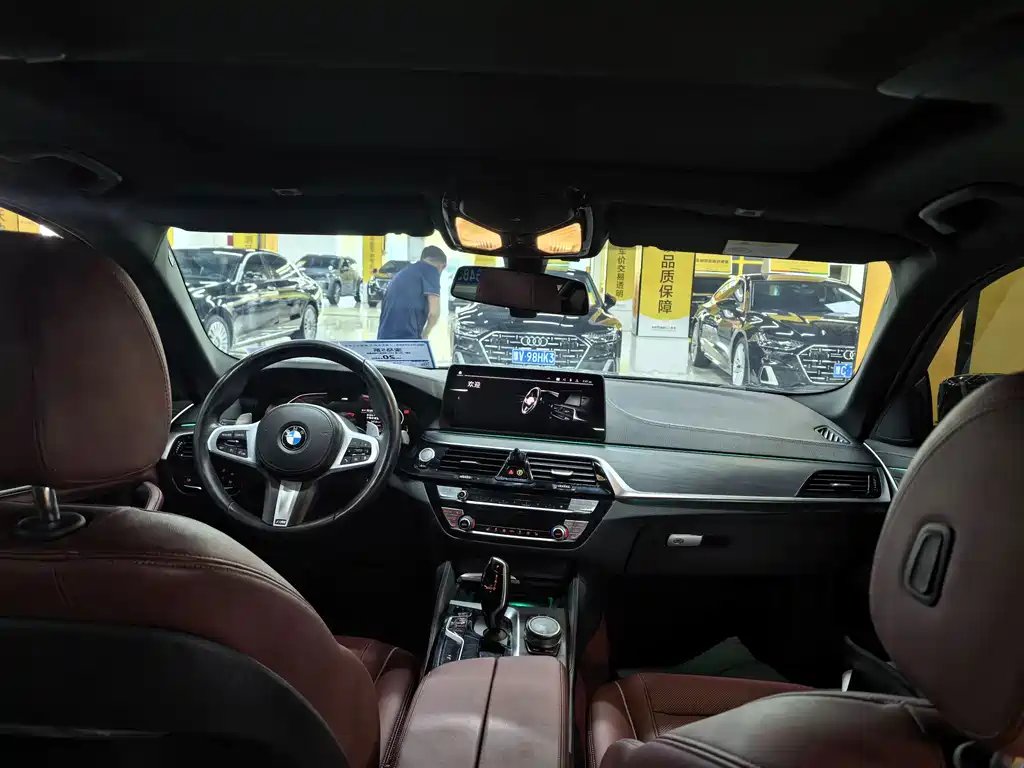 BMW 5 Series — миниатюра 7