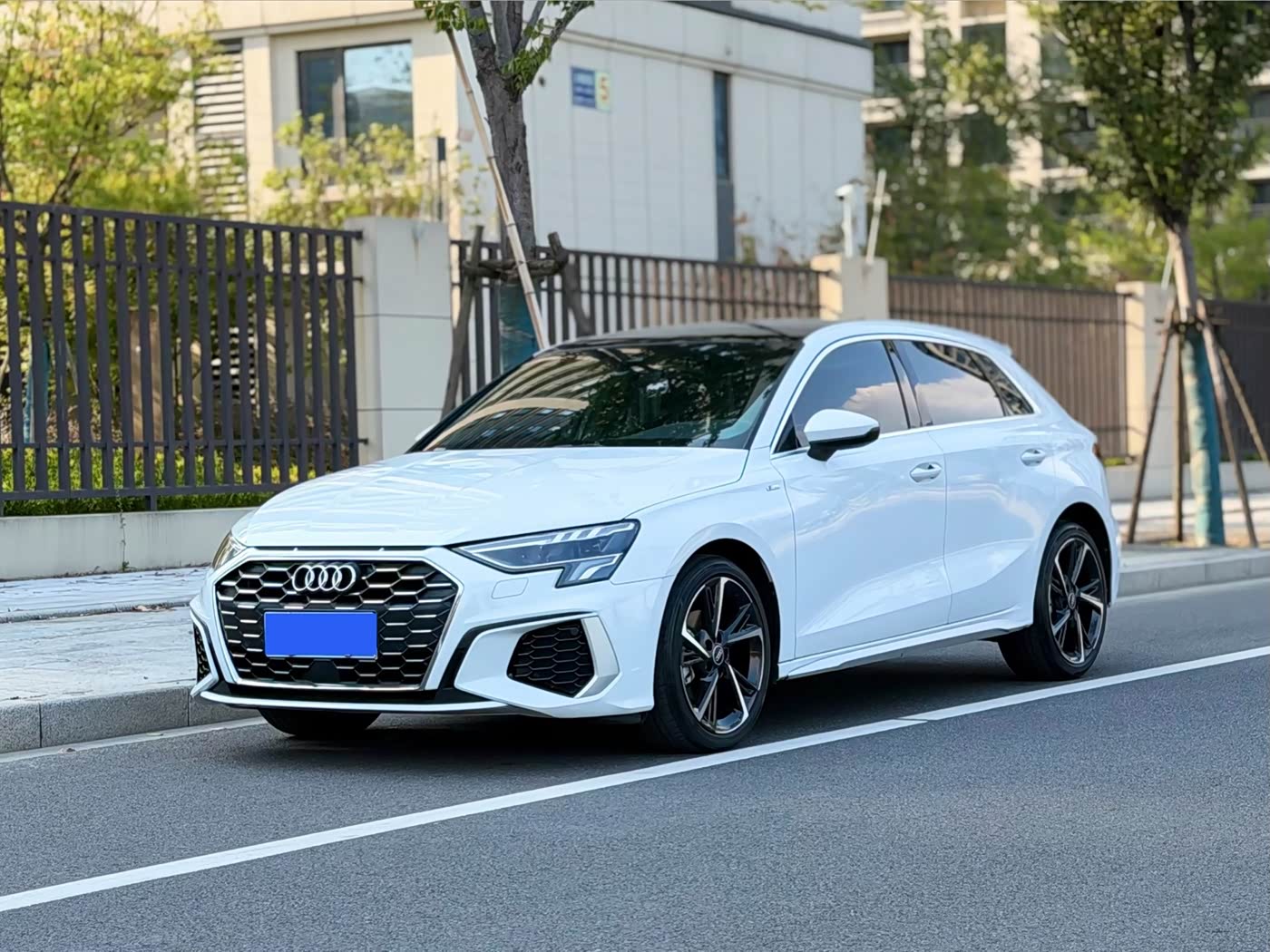 Audi A3 1.4 л 2023 г. Белый, пробег 31000 км