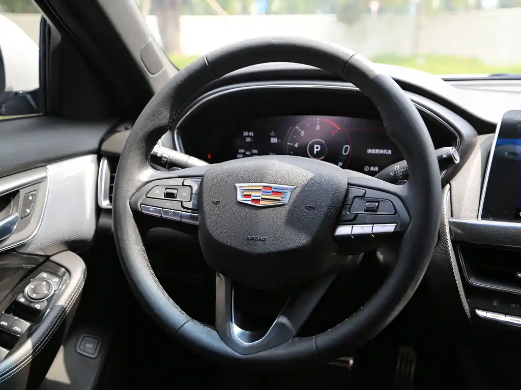 Cadillac CT5 — миниатюра 5
