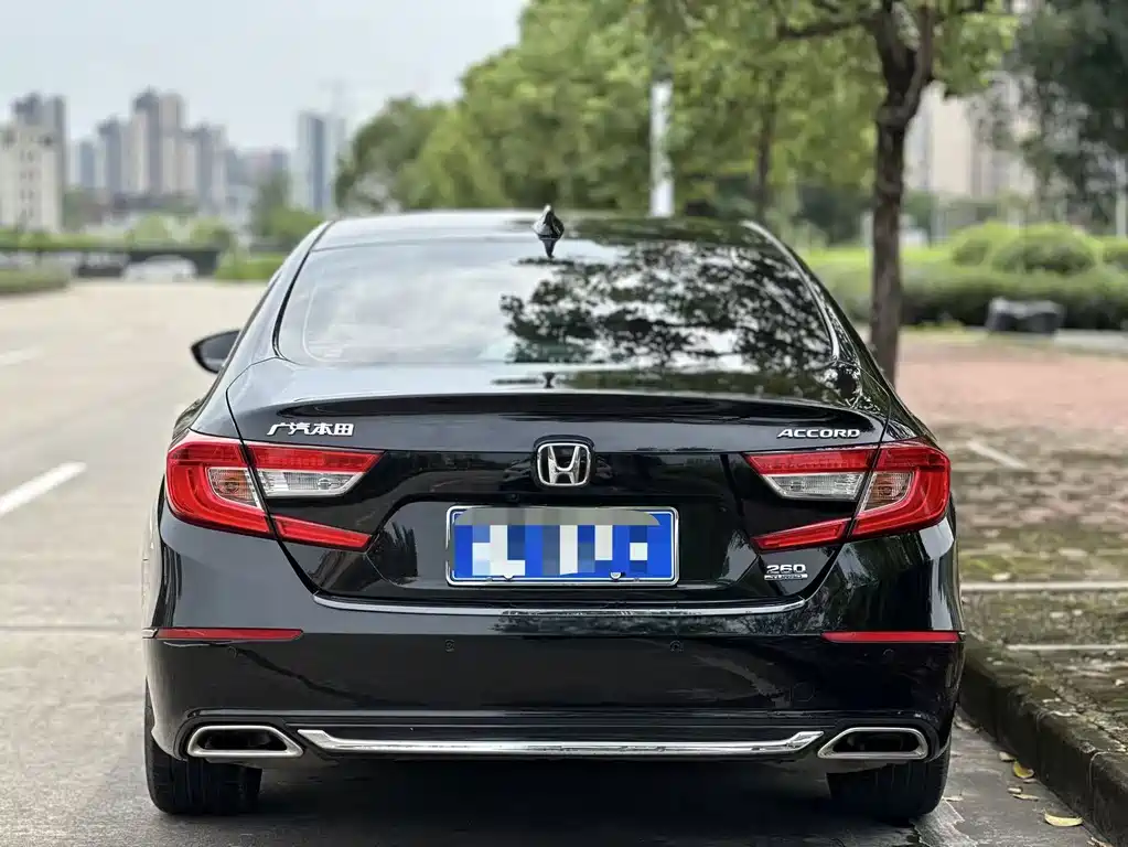 Honda Accord — миниатюра 9