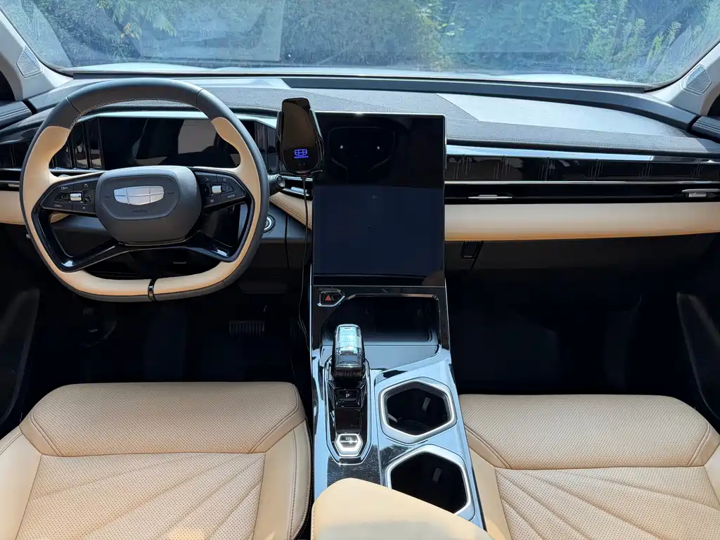 Geely Boyue L — миниатюра 11