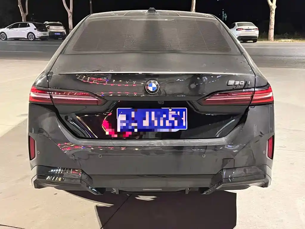 BMW 5 Series — миниатюра 7