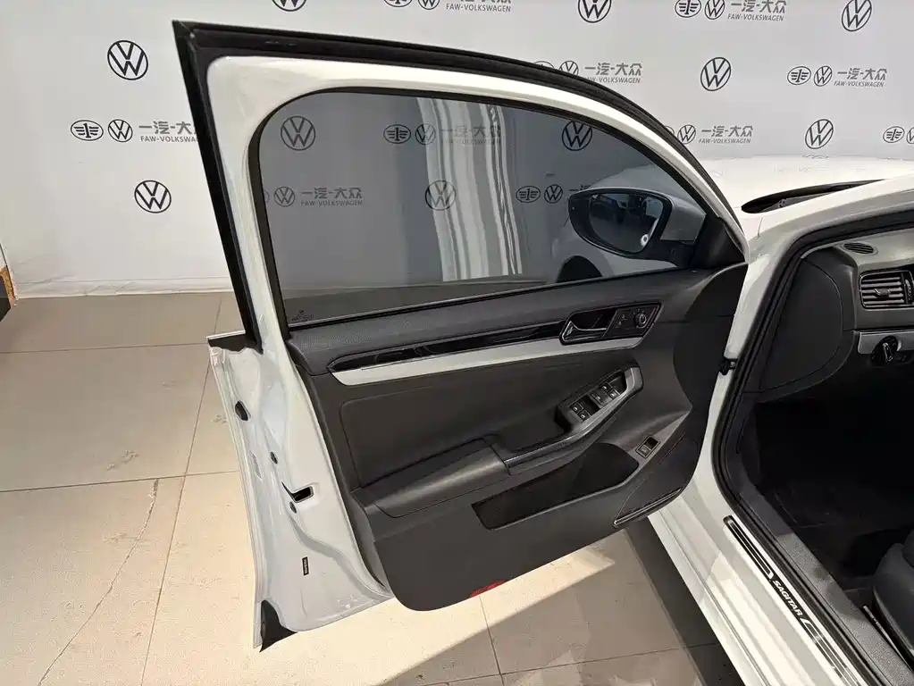 Volkswagen Sagitar — миниатюра 8