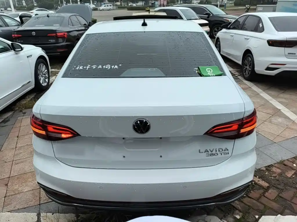 Volkswagen Lavida — миниатюра 6