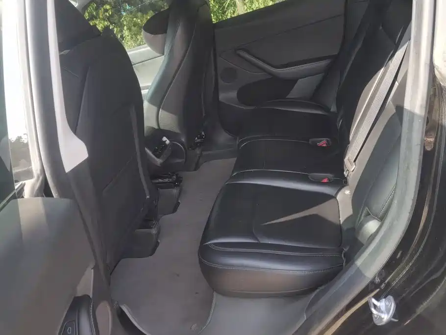 Tesla Model Y — миниатюра 11