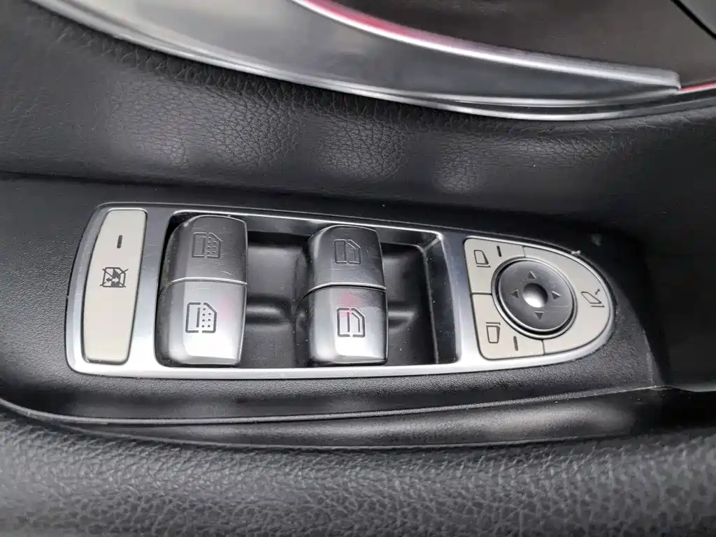 Mercedes-Benz E-Class — миниатюра 9