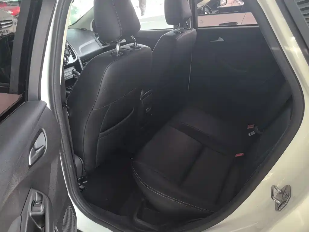 Ford Focus — миниатюра 12