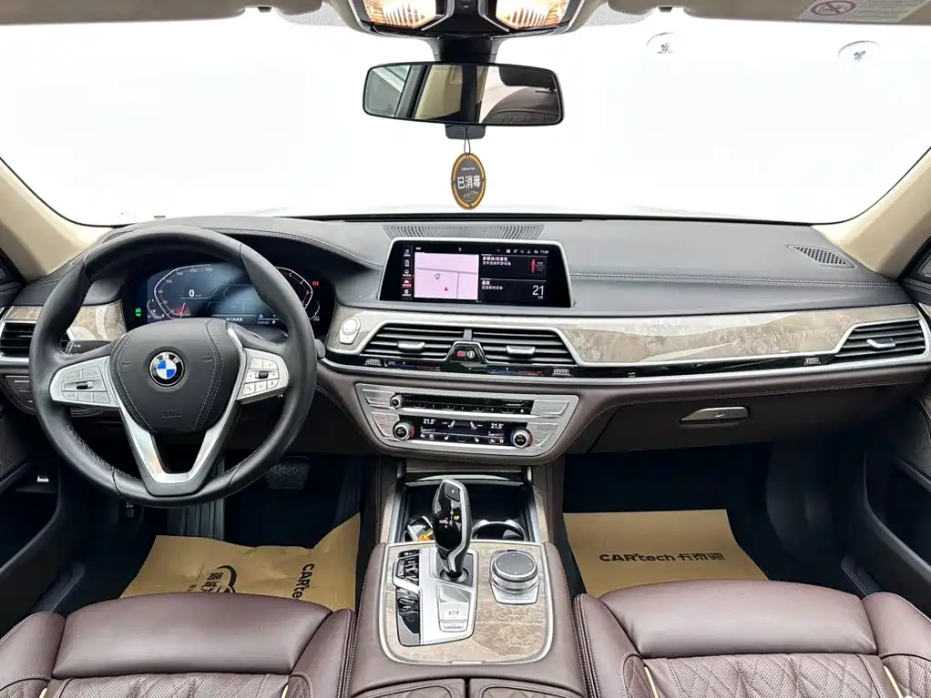 BMW 7 Series — миниатюра 10