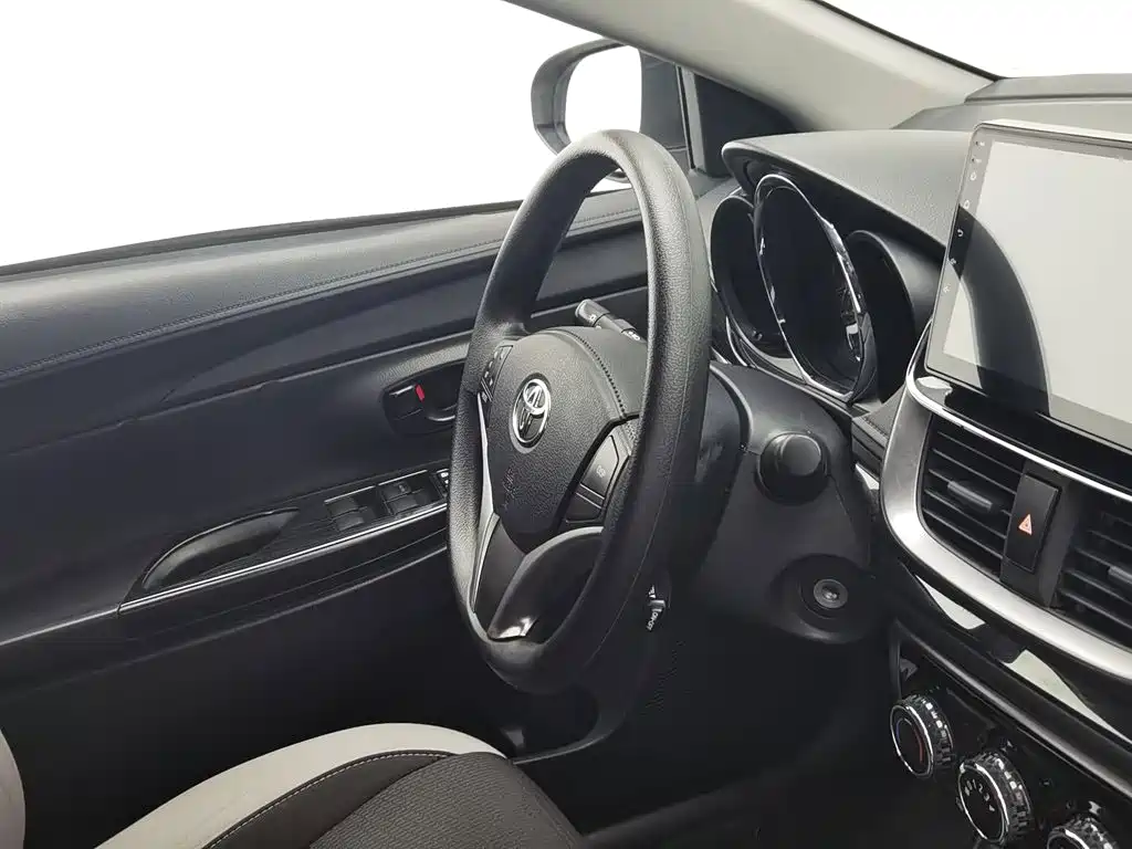 Toyota Yaris L — миниатюра 22