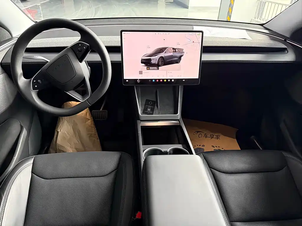 Tesla Model Y — миниатюра 9