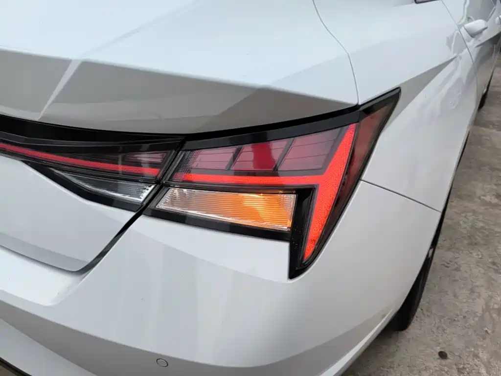 Hyundai Elantra — миниатюра 8