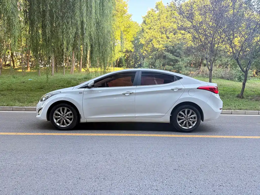 Hyundai Elantra Langdong — миниатюра 3