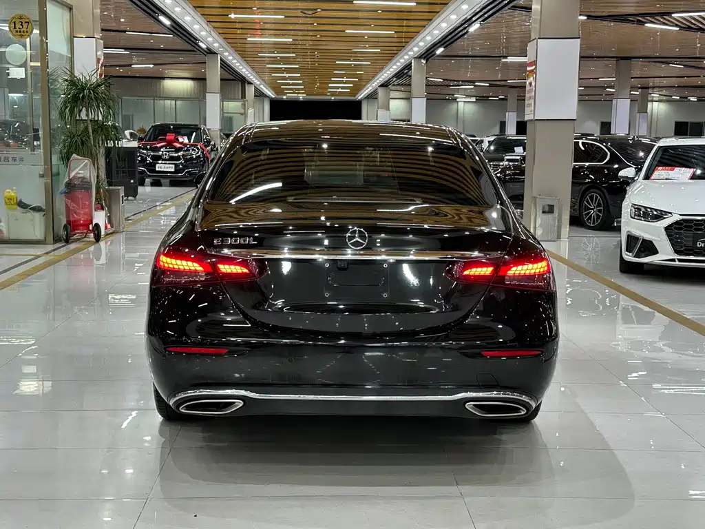 Mercedes-Benz E-Class — миниатюра 5