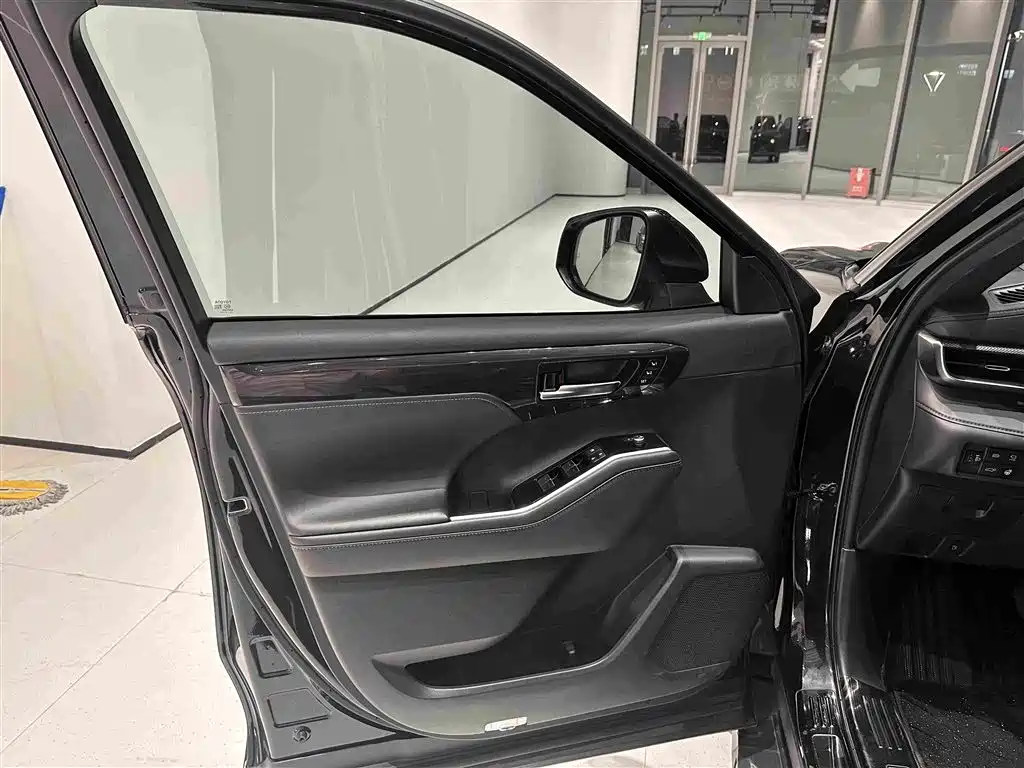 Toyota Crown Kluger — миниатюра 11