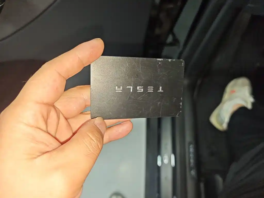 Tesla Model Y — миниатюра 9