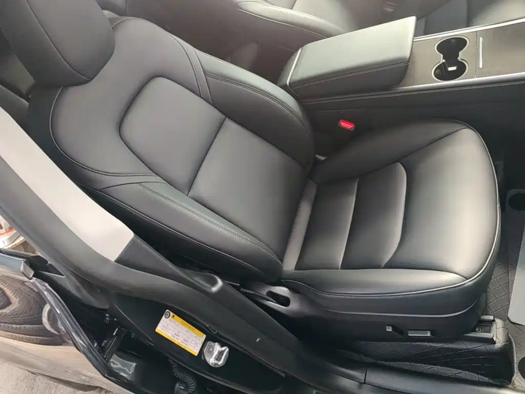 Tesla Model Y — миниатюра 25