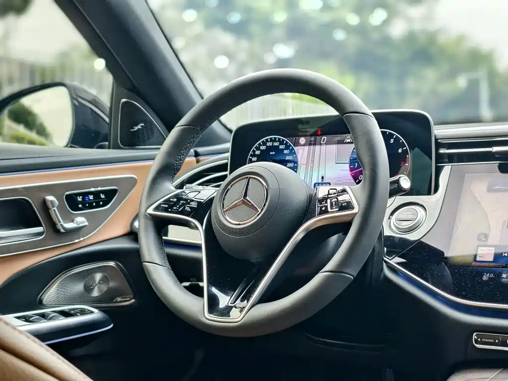 Mercedes-Benz E-Class — миниатюра 10
