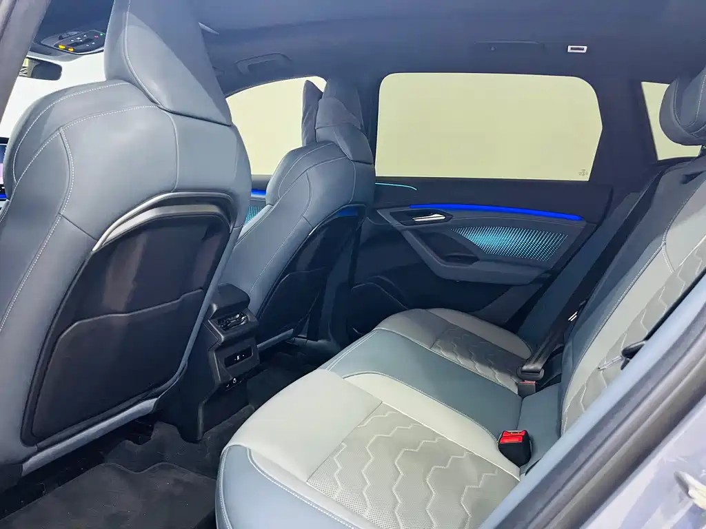Audi Q6L e-tron — миниатюра 13