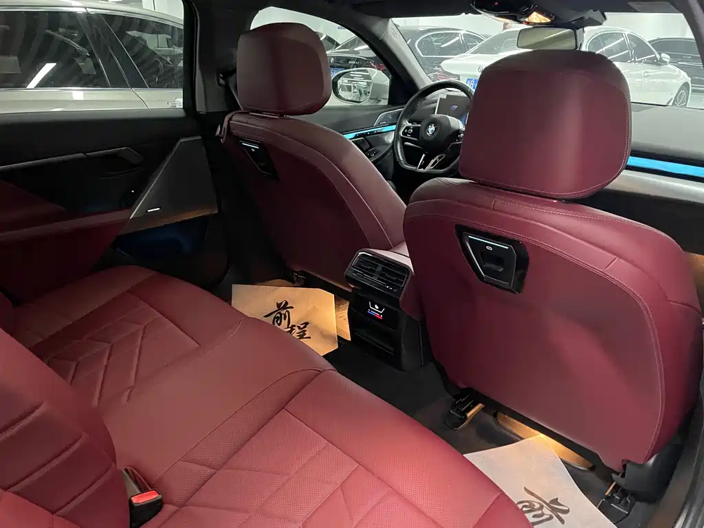 BMW 5 Series — миниатюра 8