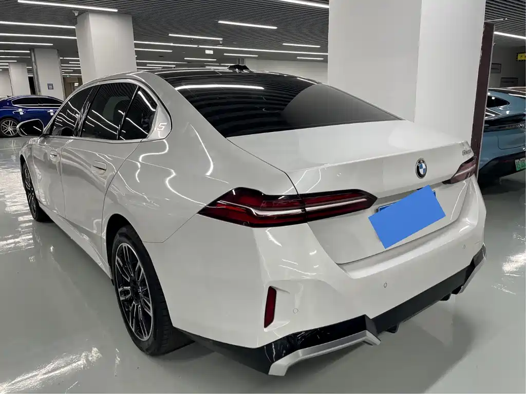 BMW 5 Series — миниатюра 18