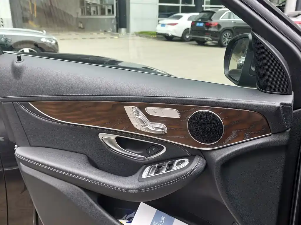Mercedes-Benz GLC — миниатюра 10