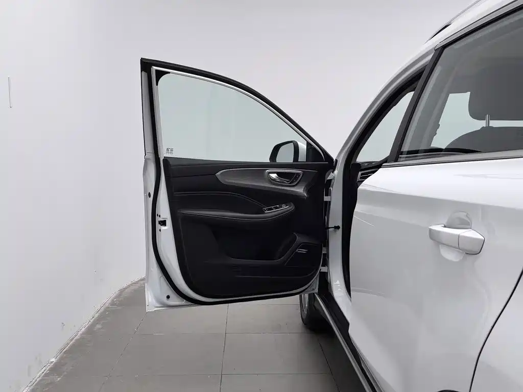 Roewe RX5 — миниатюра 8