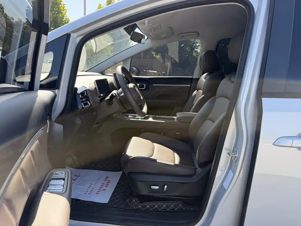 Wuling Xingguang 730 New Energy — миниатюра 8