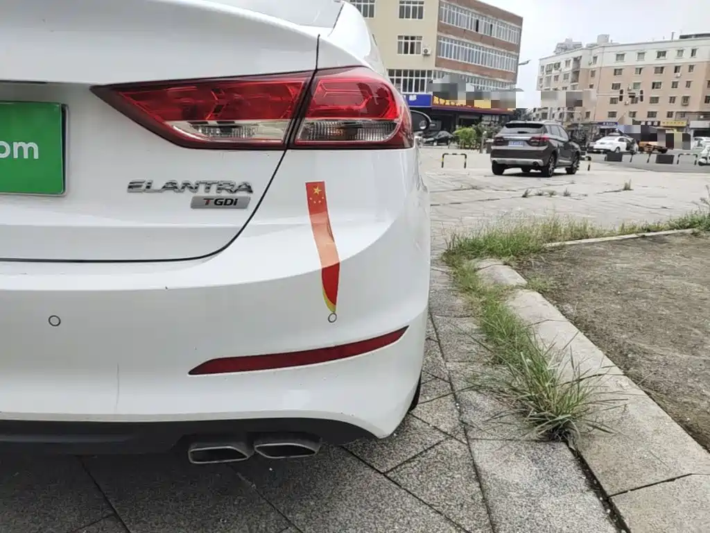 Hyundai Elantra — миниатюра 8