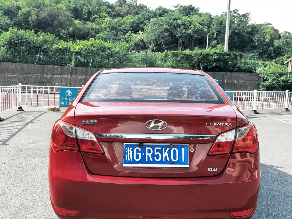 Hyundai Elantra — миниатюра 6