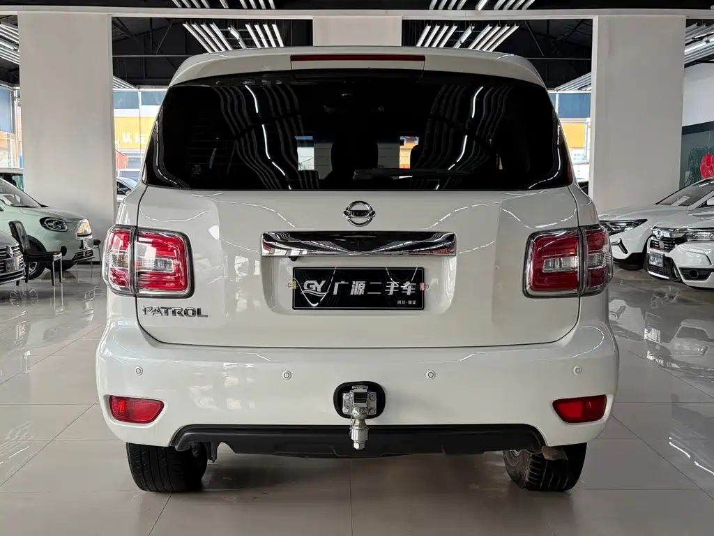 Nissan Patrol — миниатюра 5