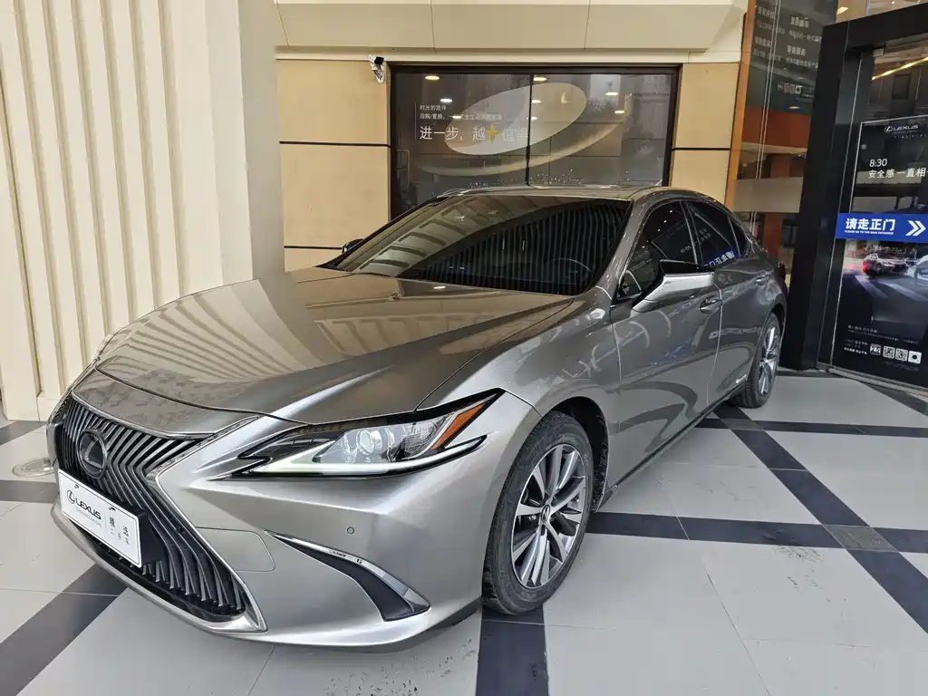Lexus ES 2018