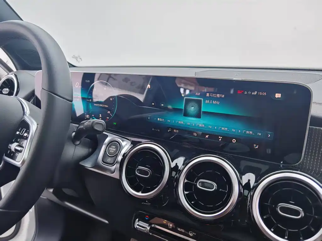 Mercedes-Benz GLB — миниатюра 9