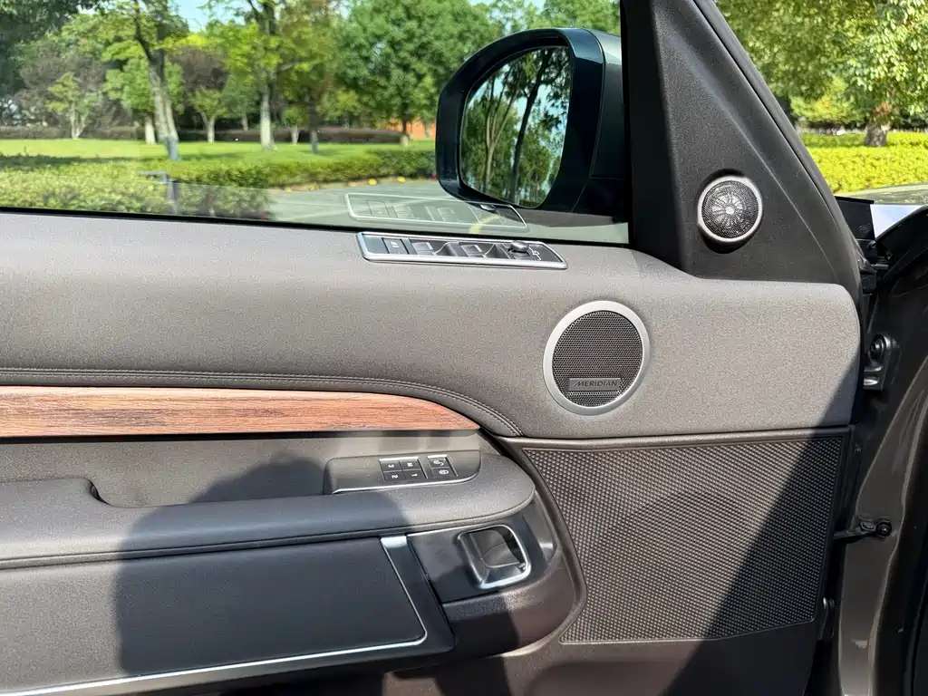 Land Rover Discovery — миниатюра 8