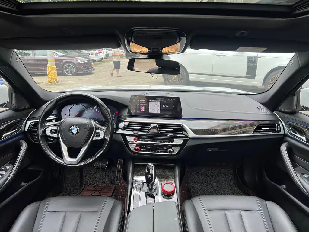 BMW 5 Series — миниатюра 13